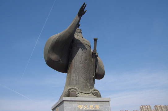 汉城湖汉武大帝雕塑