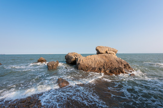 大海浪花礁石