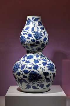 古代葫芦造型青花陶瓷文物