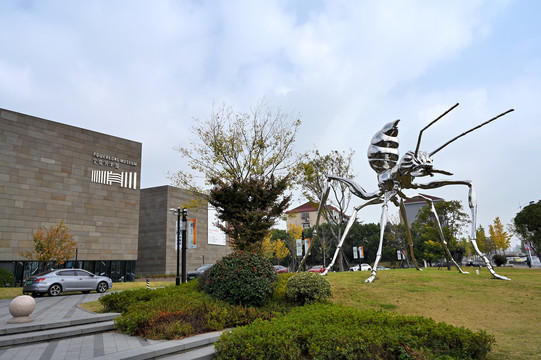 艺术馆户外金属蚂蚁雕塑