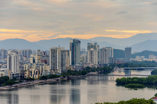 中国海南省三亚市三亚河晨景