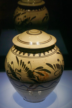 陶瓷元代白釉褐彩盖罐