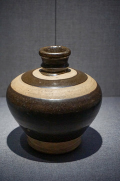 陶瓷金代褐釉壶
