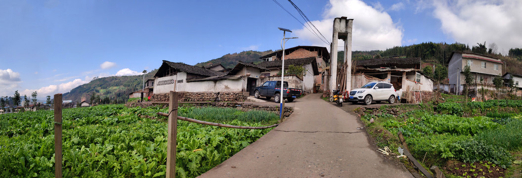 乡村公路水塔