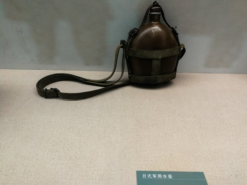 日式军用水壶