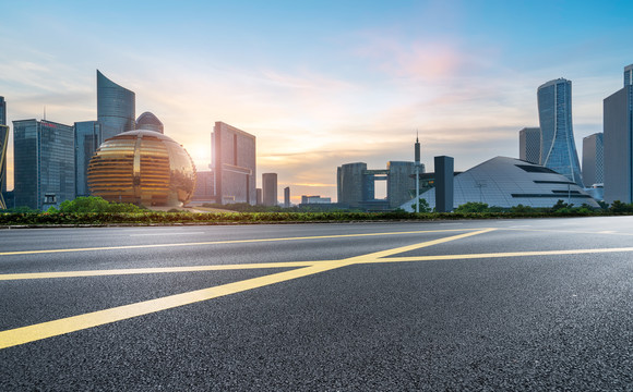 地面划线和现代建筑背景