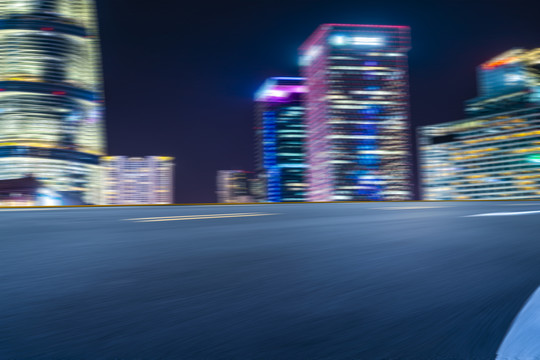 高速公路和摩天大楼夜景