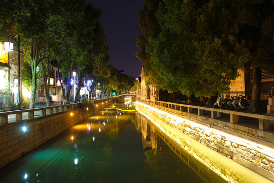 苏州平江路夜景