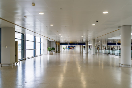 机场候机厅通道