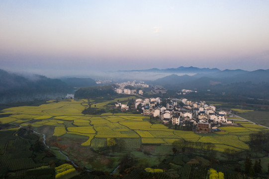 航拍江西婺源春天油菜花漫山遍野