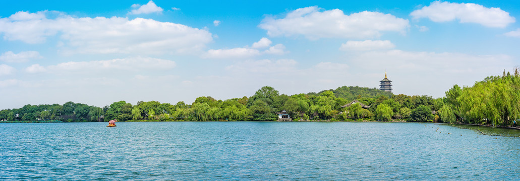 杭州西湖苏堤与雷峰塔全景图