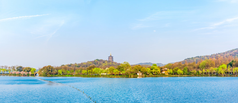 杭州西湖雷峰塔与苏堤全景图