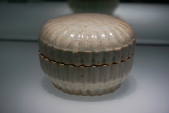 陶瓷南宋青白釉瓜棱形盒