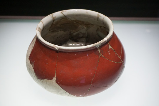 陶瓷明宣德红釉钵