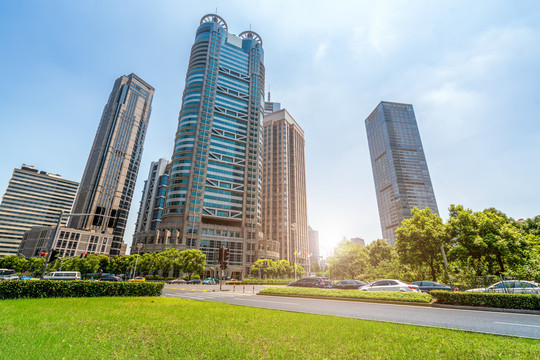 仰视上海金融中心现代建筑