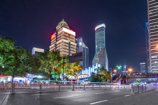上海cbd街道夜景