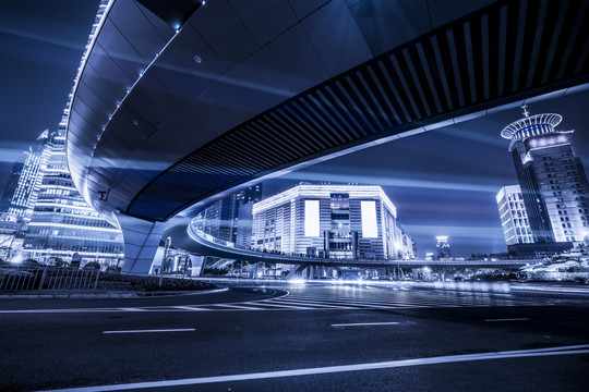 上海中心街道夜景