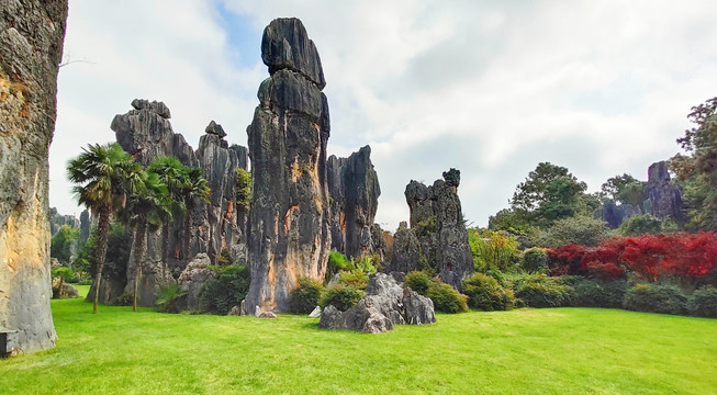 云南昆明石林唐僧石全景