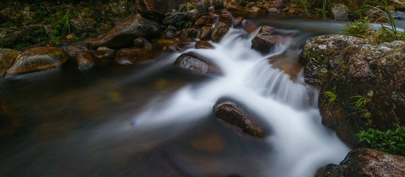 溪水