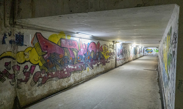 隧道涂鸦