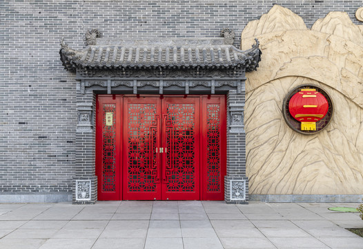 中式青砖门头实木雕花门