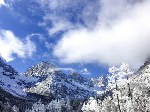 雪山山峰