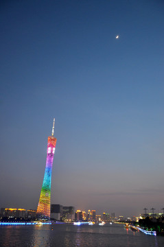 月色下的广州塔