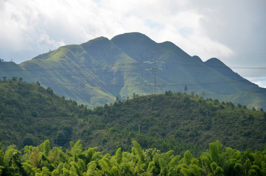 绿色山峰