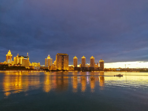 满洲里北湖公园夜景