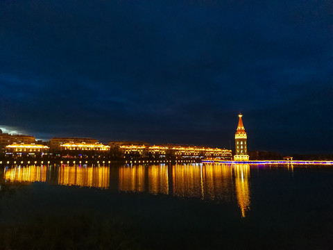 城市湖泊夜景