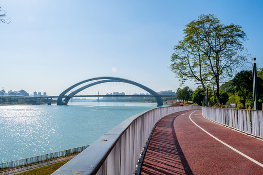 江边道路