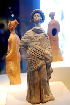 帕埃斯图姆女性陶雕