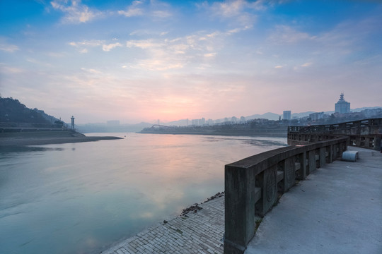 清晨宜賓美麗的三江匯流景觀