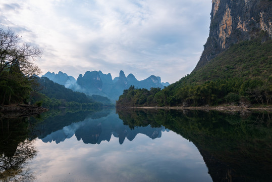 夕阳下的漓江风光