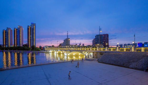 劳动湖夜景