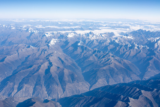航拍西藏雪山