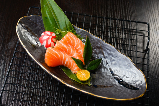 日式料理三文鱼刺身