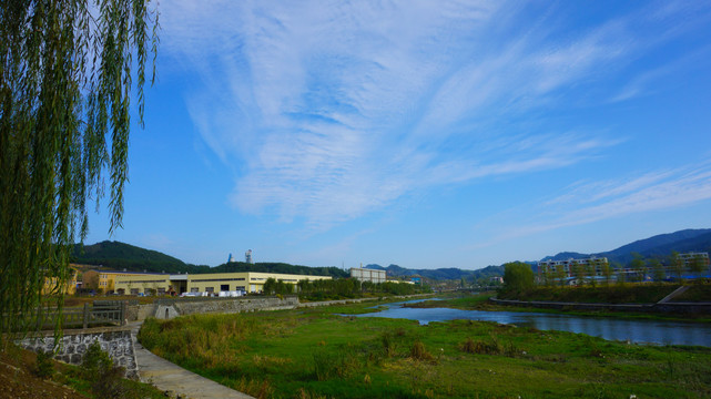 三堰小河边