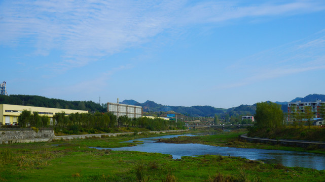 三堰风光小河边