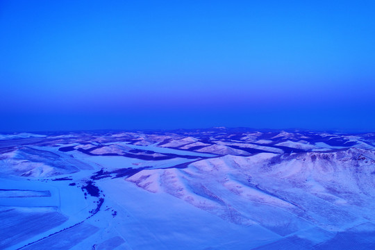 雪域雪原群山暮色