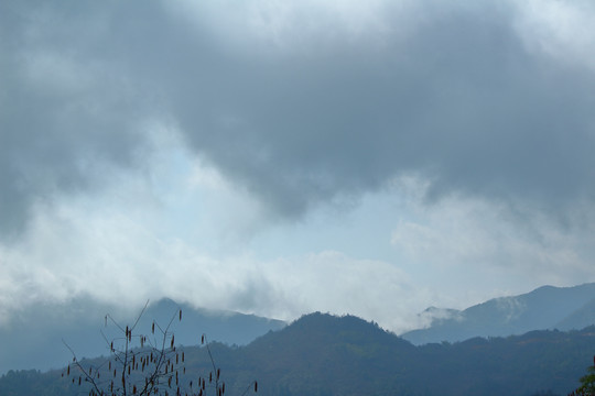 云雾山景水墨素材