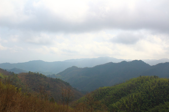 云雾山景水墨素材