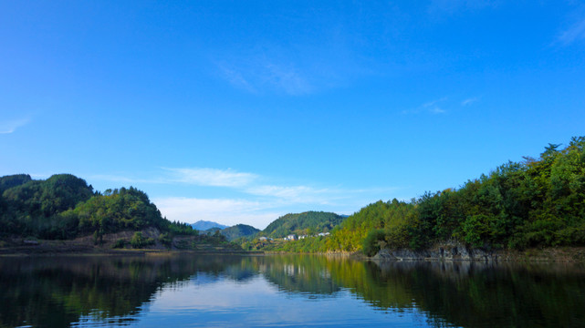 龙坝水库蓝天