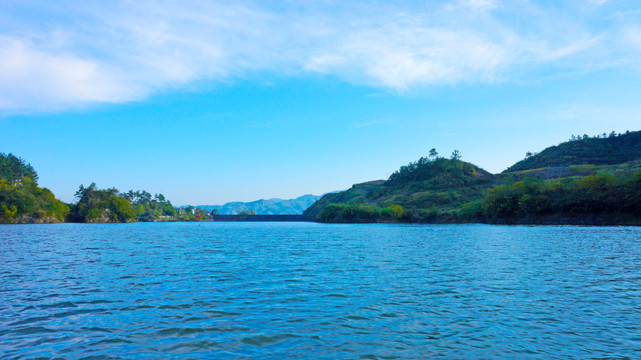 湖光山色三