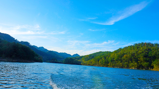 龙坝水库风光波浪