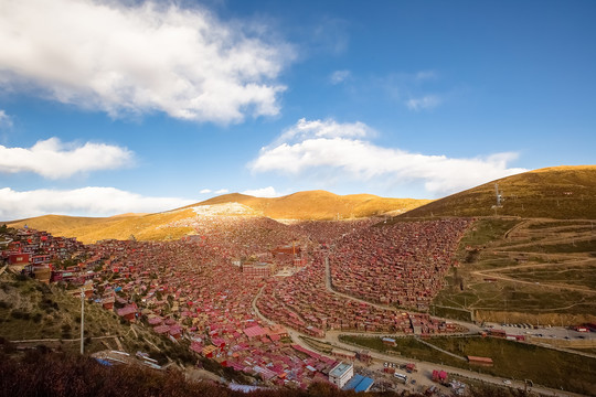 中国川西色达五明佛学院旅游风光