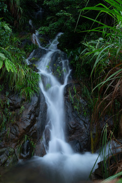 小溪流水