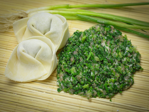 荠菜大馄饨