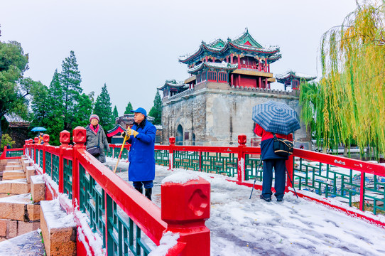 雪后颐和园文昌阁