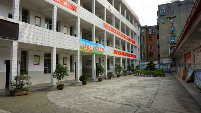 城关中学教学楼